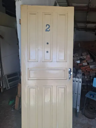 Porta de madeira de Jatobá tamanhos 80 por 2,10 valor da unidade $650 só ligar *71