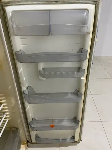 Geladeira sem gás, por o gás ou pra retirar peças