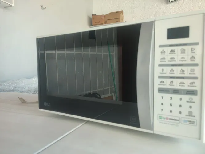 Vende-se microondas (Defeito) LG 30 litros 