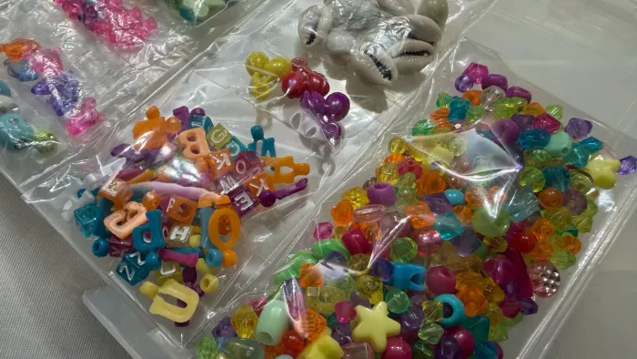 Kit de Miçangas, Contas e Acessórios para Bijuterias