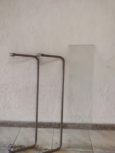 Arara de parede com vidro