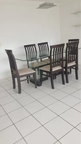 Vende-se Mesa de vidro 6 lugares