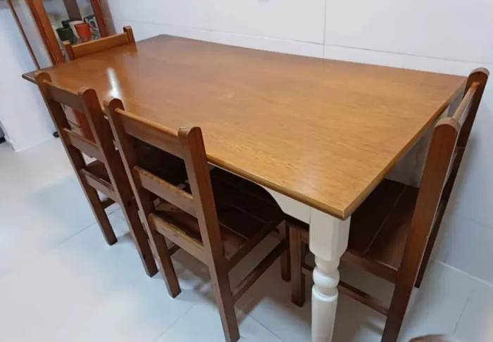 Mesa madeira com 4 cadeiras