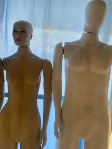 Vende-se maniquim