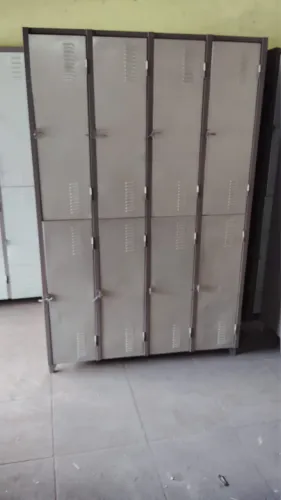 Roupeiro de aço 8 portas G