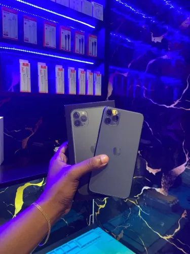 iPhone 11 pro Max- caixa e cabo bateria 92%, 256gb