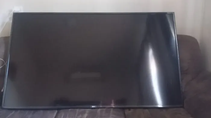 Vendo Tv LG 60 / para retirar peças.