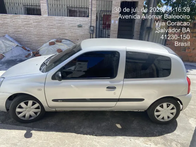 Renault Clio Hi-flex 1.0 16V 3P 2011