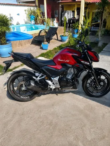 Moto CB300 F