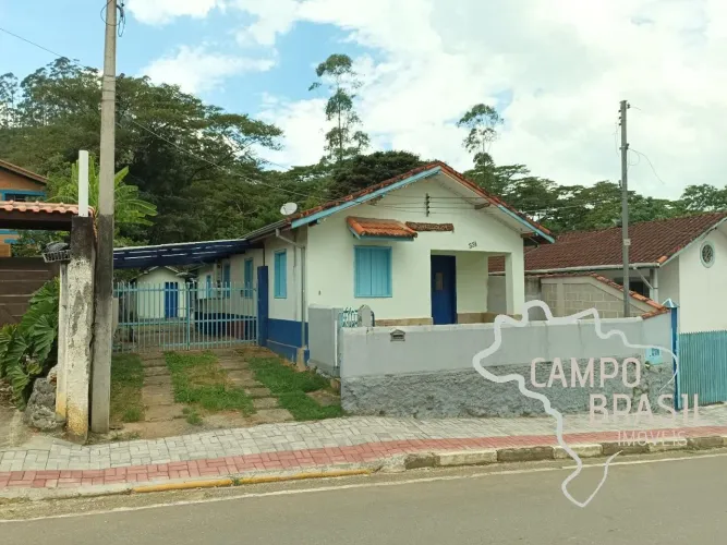 Casa com terreno de 1.300m², com edícula e rancho de churrasqueira! Localização privilegia