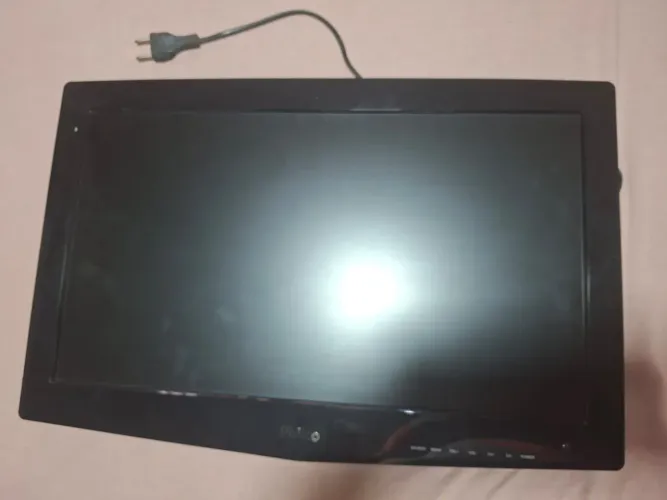 Monitor Philco PC/TV, 14"<br>(R$ 100,00)<br>Retirada no bairro Uberaba