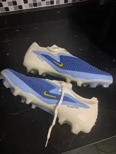 Chuteira Nike Phantom Top 