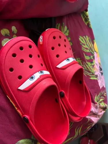 Crocs relâmpago McQueen