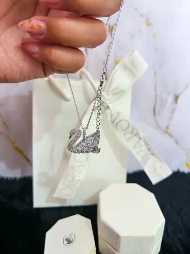 Colar Swarovski Cisne brilhante 