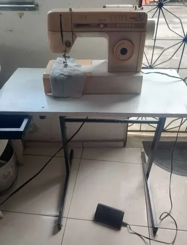 Máquina de costura Singer