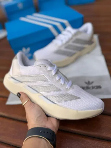 Tênis Adidas