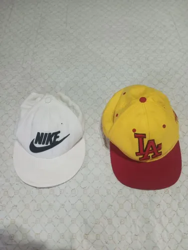 2 Bonés Vintage Usados - Nike Aba Reta + LA Dodgers MLB Bicolor (Bom Estado),