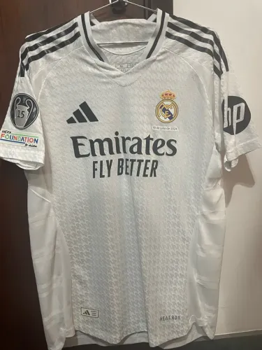 Camisa Real Madrid 24/25 Modelo jogador Mbappe