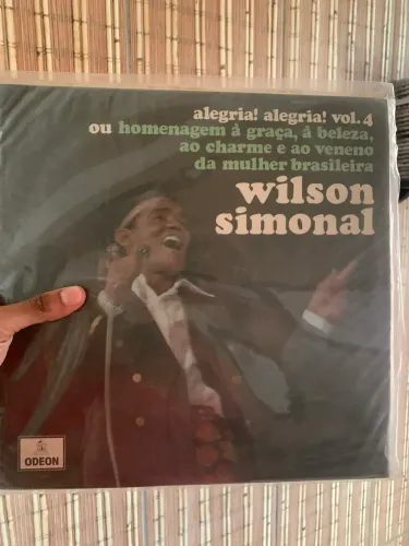 Discos de vinil e compactos diversos 