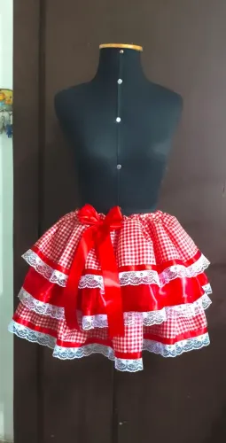 Saia junina vermelha