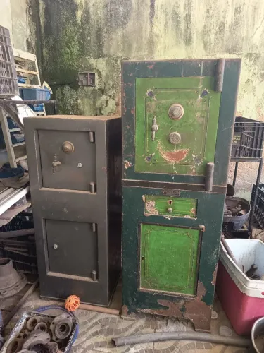 2 cofres antigos relíquia