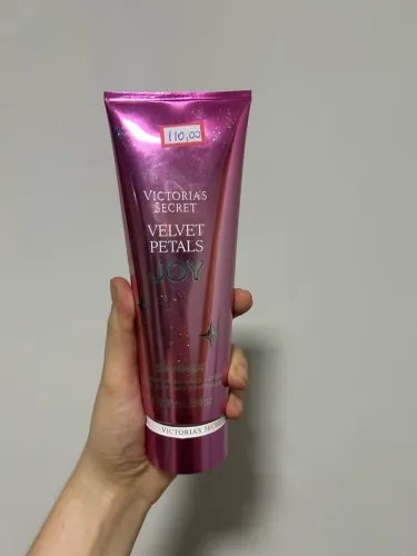Vistoria?s Secret Velvet Petals