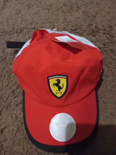 Boné Ferrari