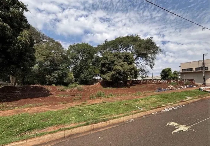 Terreno a venda na avenida Franklin Jardim Alvorada