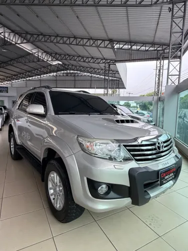Toyota Hilux SW4 SRV D4-d 4X4 3.0 TDI Dies. AUT 2015