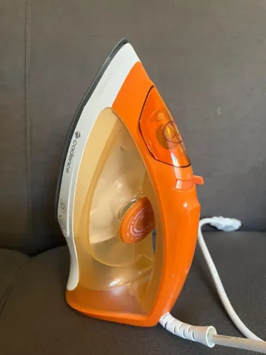 VENDO FERRO DE PASSAR A VAPOR 2 EM 1 CADENCE