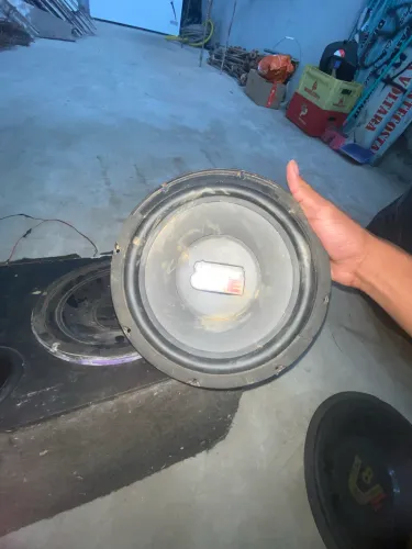 SUBWOOFER PRECISA DE REPARO 10 POLEGADAS PREÇO DE BANANA