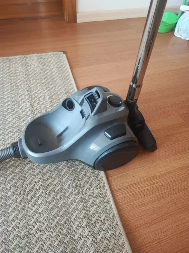 Aspirador de Pó Electrolux Filtro HEPA - 1600W Easybox Ease EAS30