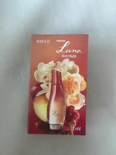 Kit de amostras da nova colônia feminina Natura, Luna Liberdade.( 11 amostras de 1 ml).