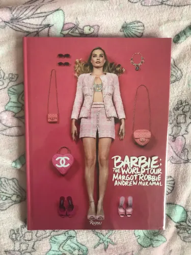 Livro - Barbie: The World Tour