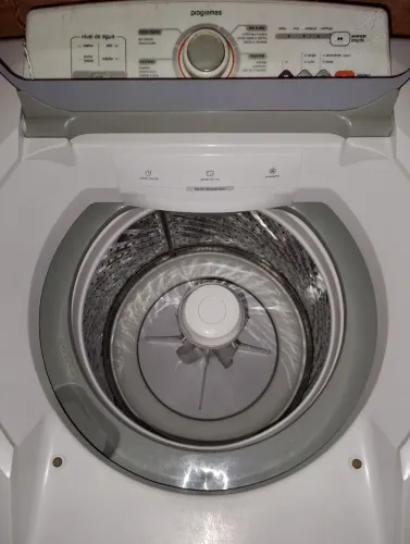 Lavadora de roupas Brastemp ative 11 kilos.