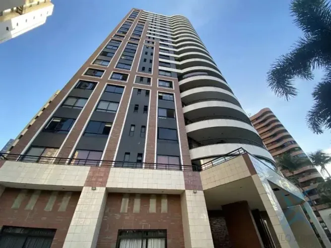 Apto com três suítes no Meireles - 254m²