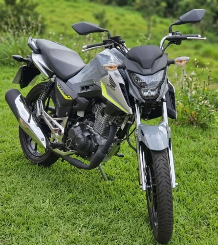 Titan 160 2026 cinza cromada