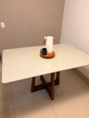 Mesa com 4 cadeiras