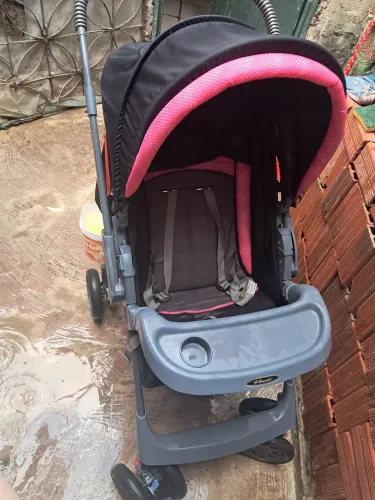 Carrinho de bebê, seminovo.