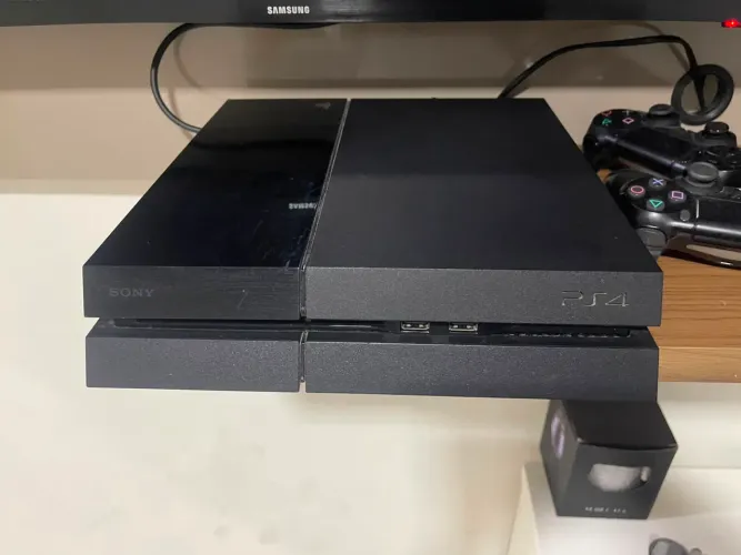 Ps4 + 2 controles + 3jogos