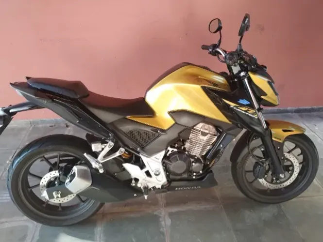 CB 300F 2023 único dono