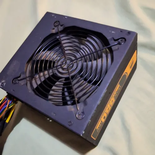 Fonte corsai 550w qualidade