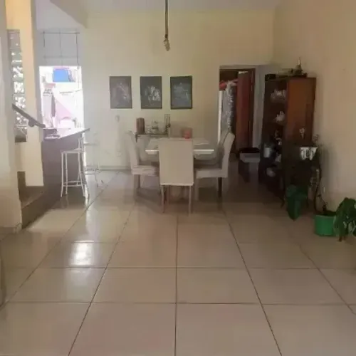 Sobrado para venda possui 195 metros quadrados com 4 quartos
