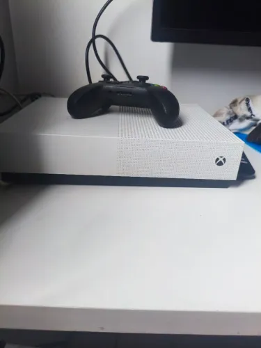 Xbox one s + controle de Xbox séries,vendo televisão a parte também