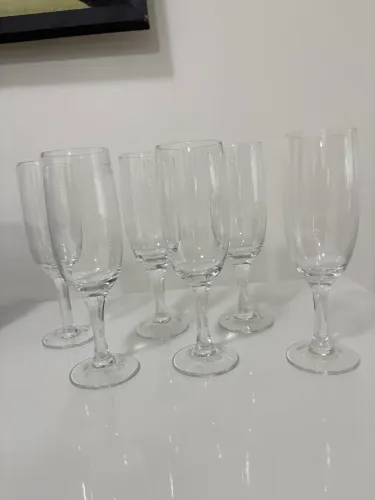 6 taças de champanhe
