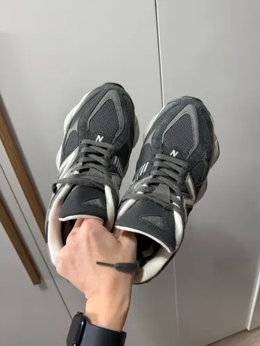 Tênis New Balance 9060