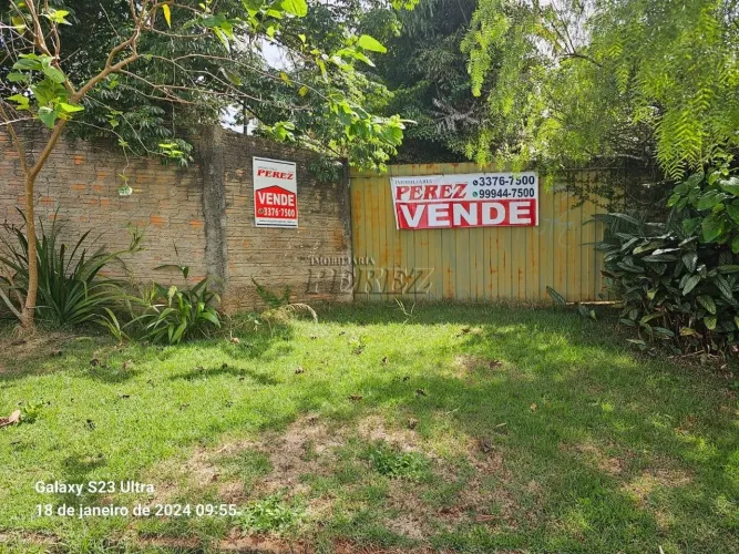 Terreno à venda no Jardim Caviúna em Rolândia.