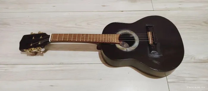 Cavaquinho tarraxas novas, encordoamento novo.