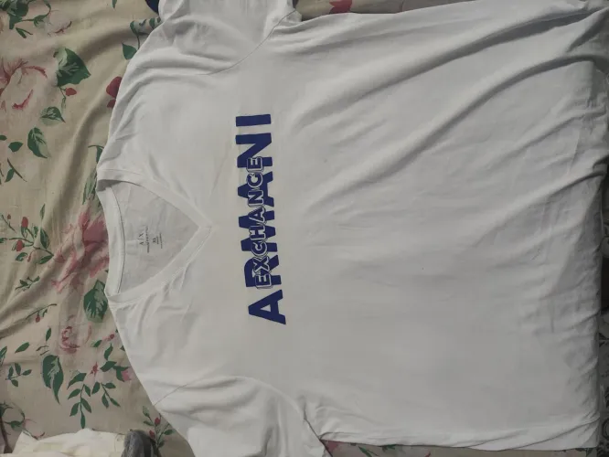 vendo blusas de marca, originais semi novas.