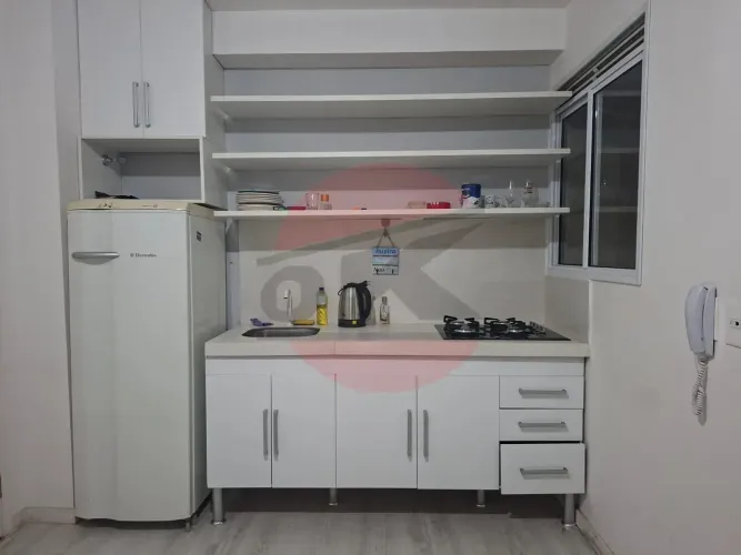 Bom studio a apenas 4 quadras da estação de metrô Liberdade